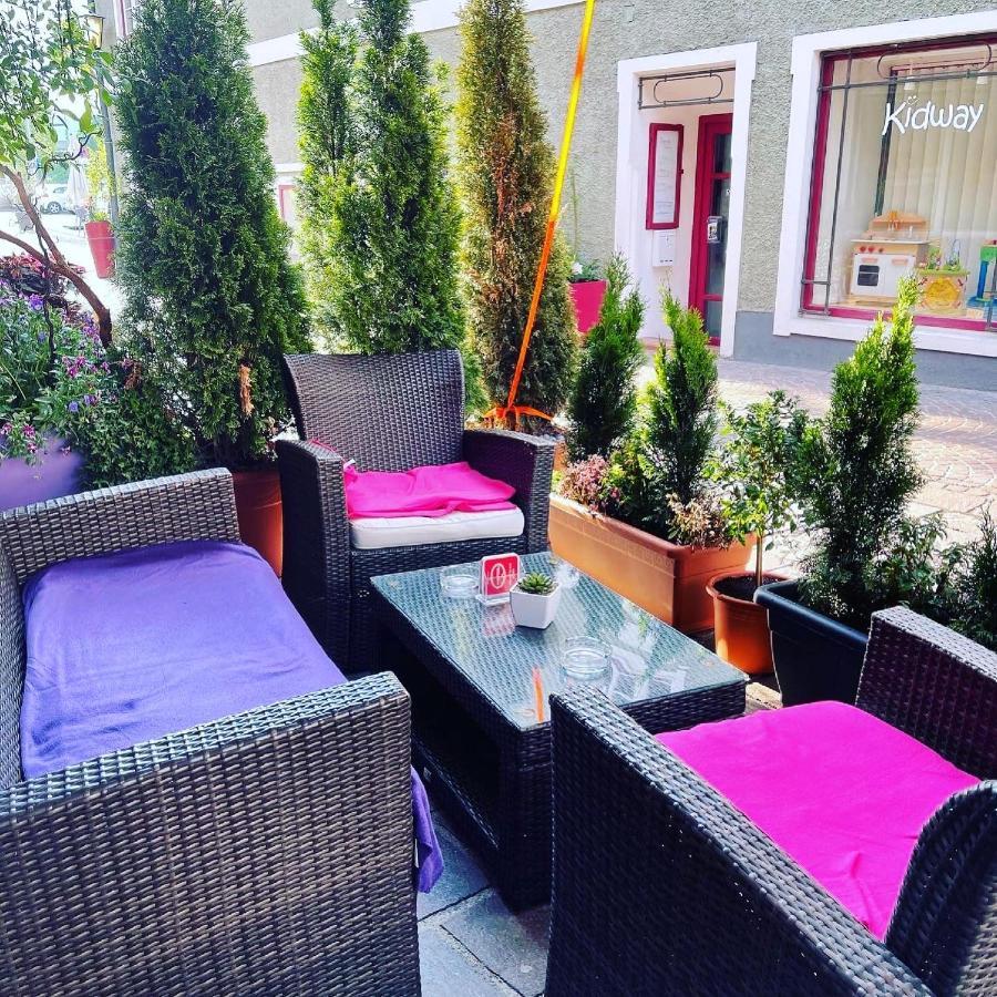 Hostel Lovely Rooms, City Center, Shared Bathroom, Windows To Corridor Villach Exteriör bild