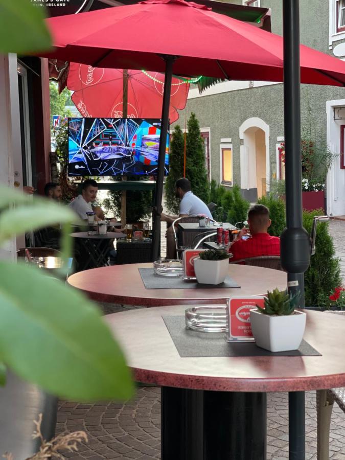 Hostel Lovely Rooms, City Center, Shared Bathroom, Windows To Corridor Villach Exteriör bild
