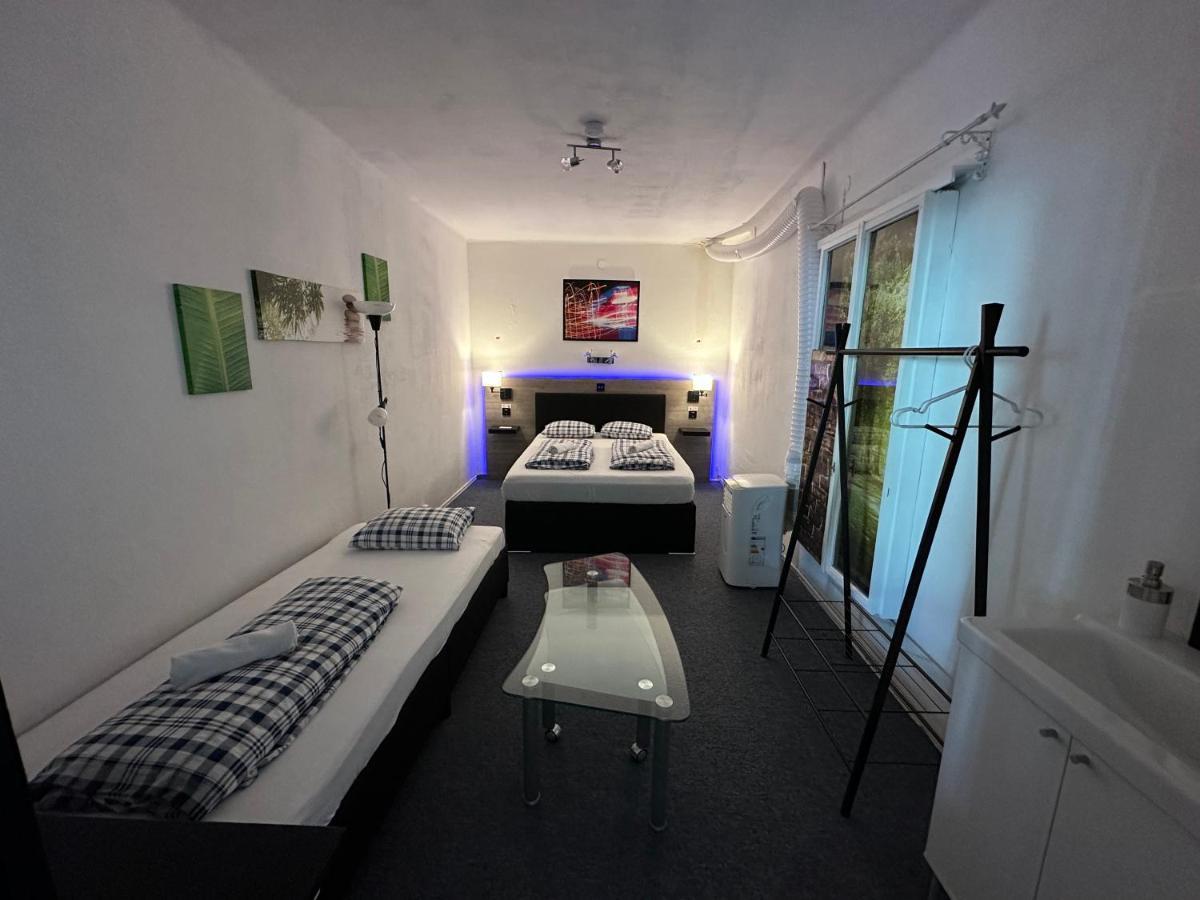 Hostel Lovely Rooms, City Center, Shared Bathroom, Windows To Corridor Villach Exteriör bild