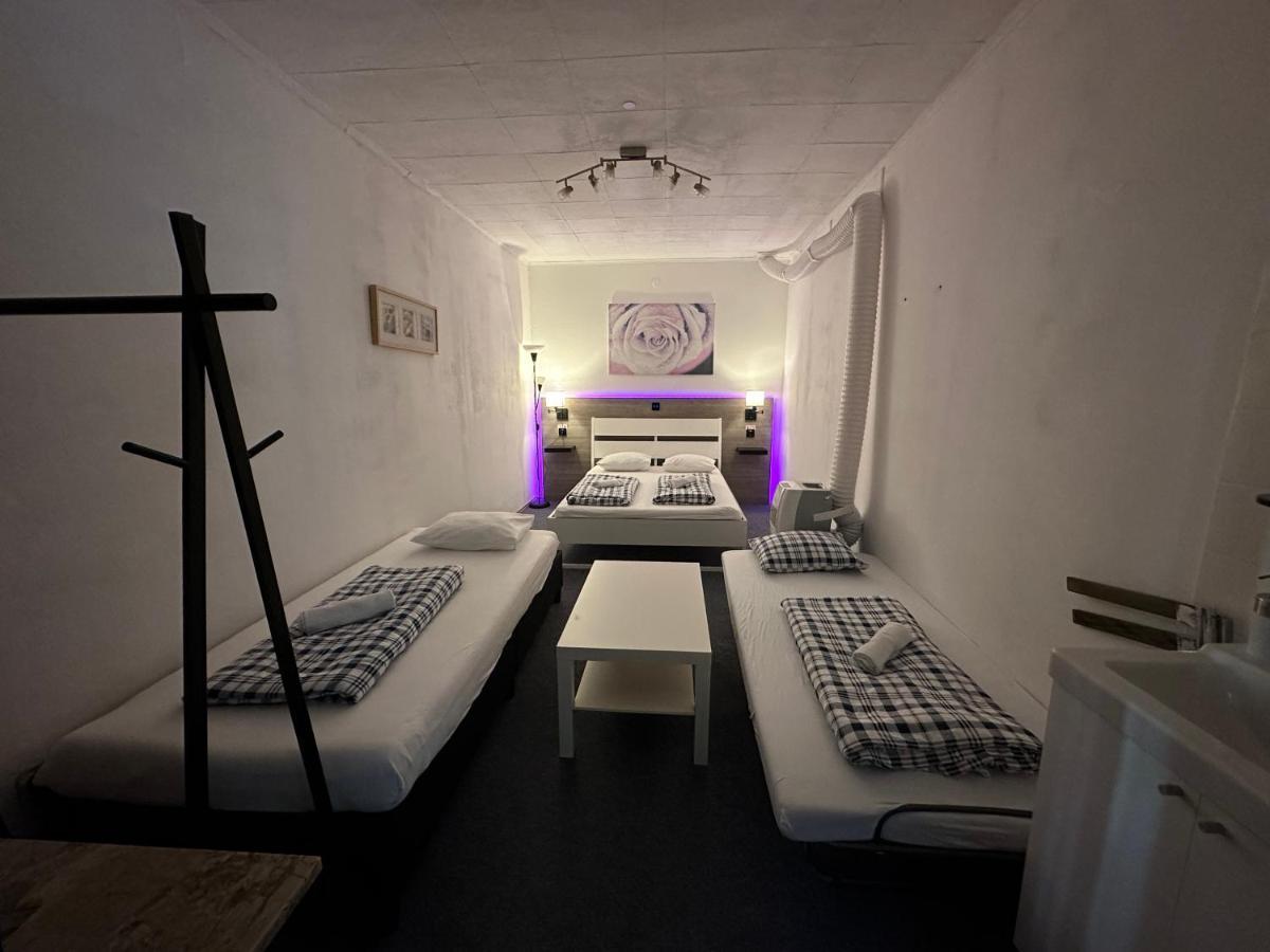 Hostel Lovely Rooms, City Center, Shared Bathroom, Windows To Corridor Villach Exteriör bild