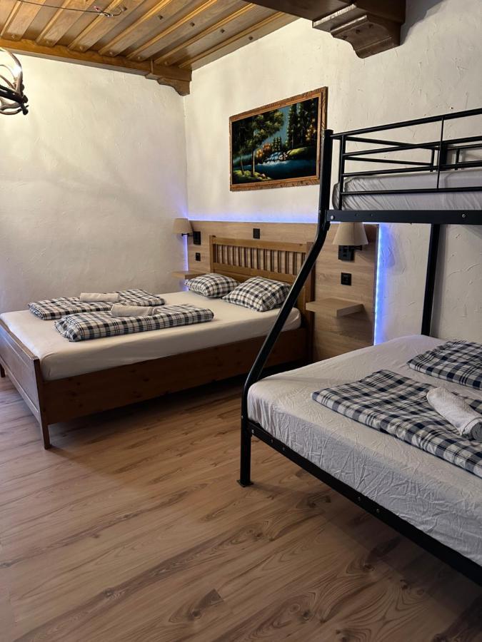 Hostel Lovely Rooms, City Center, Shared Bathroom, Windows To Corridor Villach Exteriör bild