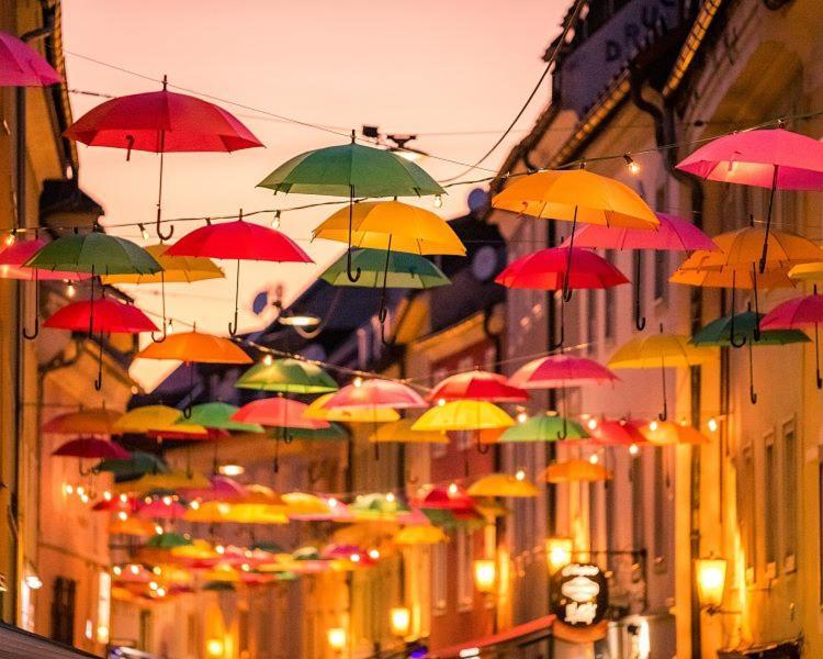 Hostel Lovely Rooms, City Center, Shared Bathroom, Windows To Corridor Villach Exteriör bild