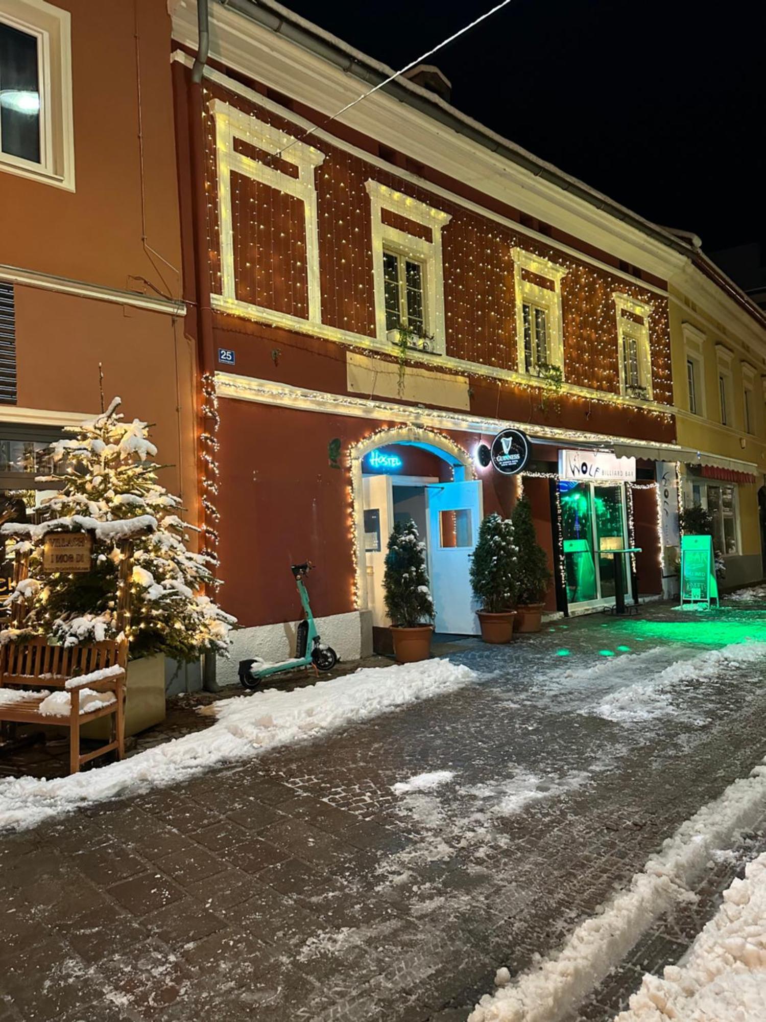 Hostel Lovely Rooms, City Center, Shared Bathroom, Windows To Corridor Villach Exteriör bild