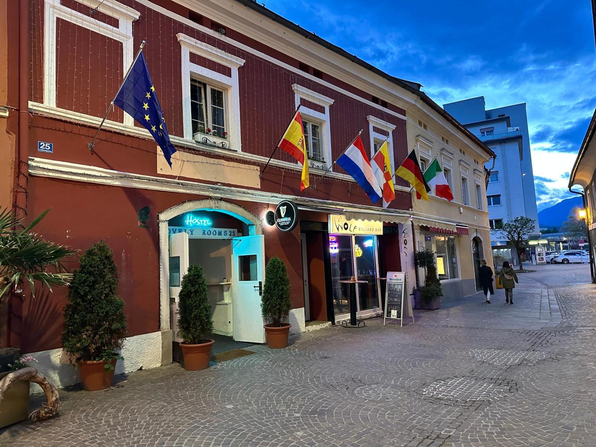 Hostel Lovely Rooms, City Center, Shared Bathroom, Windows To Corridor Villach Exteriör bild