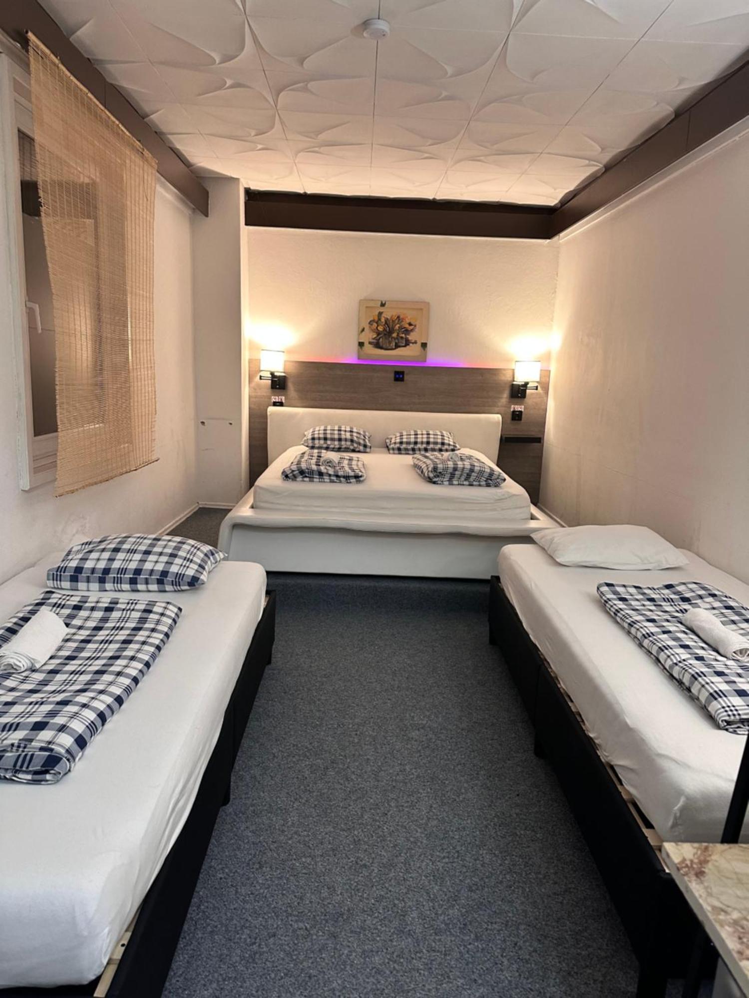 Hostel Lovely Rooms, City Center, Shared Bathroom, Windows To Corridor Villach Exteriör bild