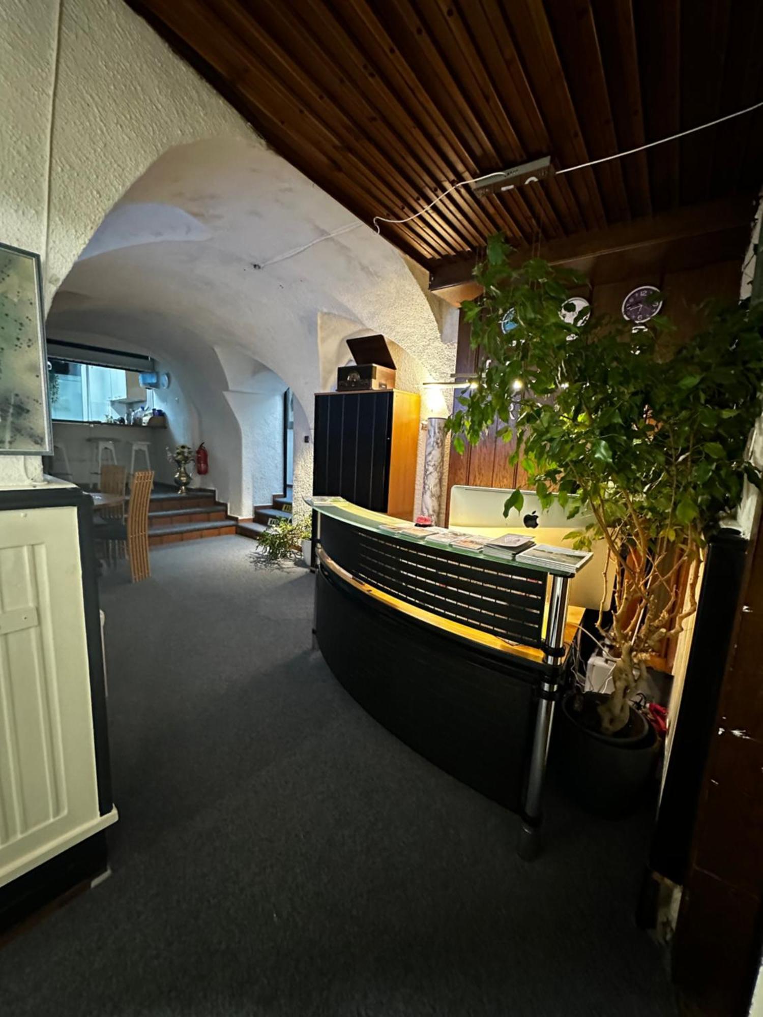 Hostel Lovely Rooms, City Center, Shared Bathroom, Windows To Corridor Villach Exteriör bild
