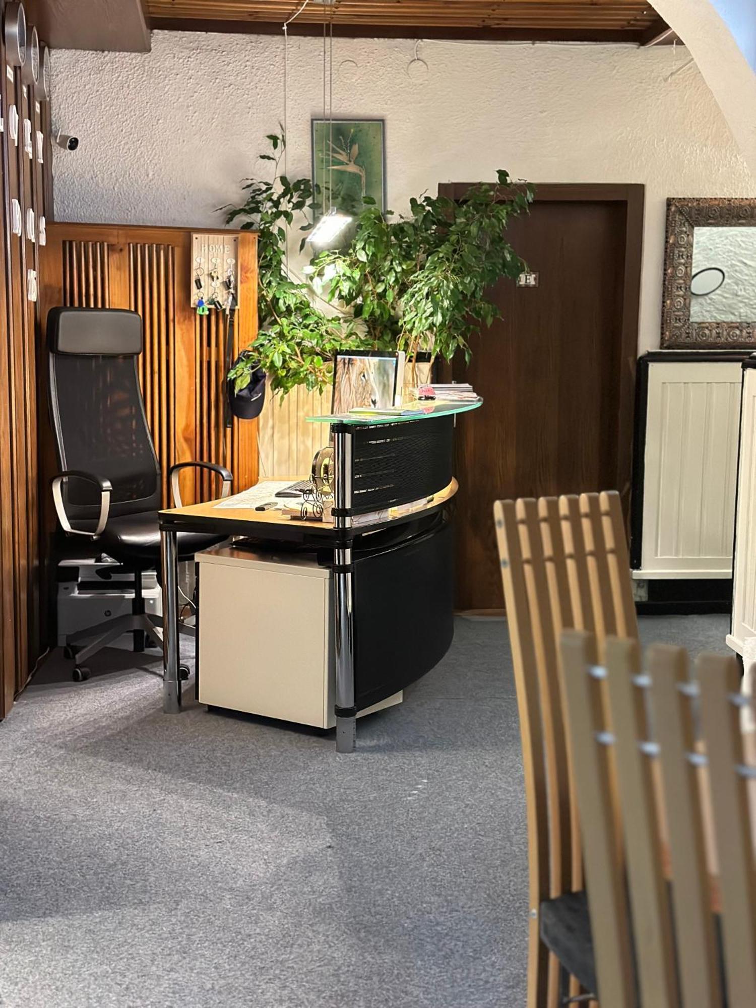 Hostel Lovely Rooms, City Center, Shared Bathroom, Windows To Corridor Villach Exteriör bild