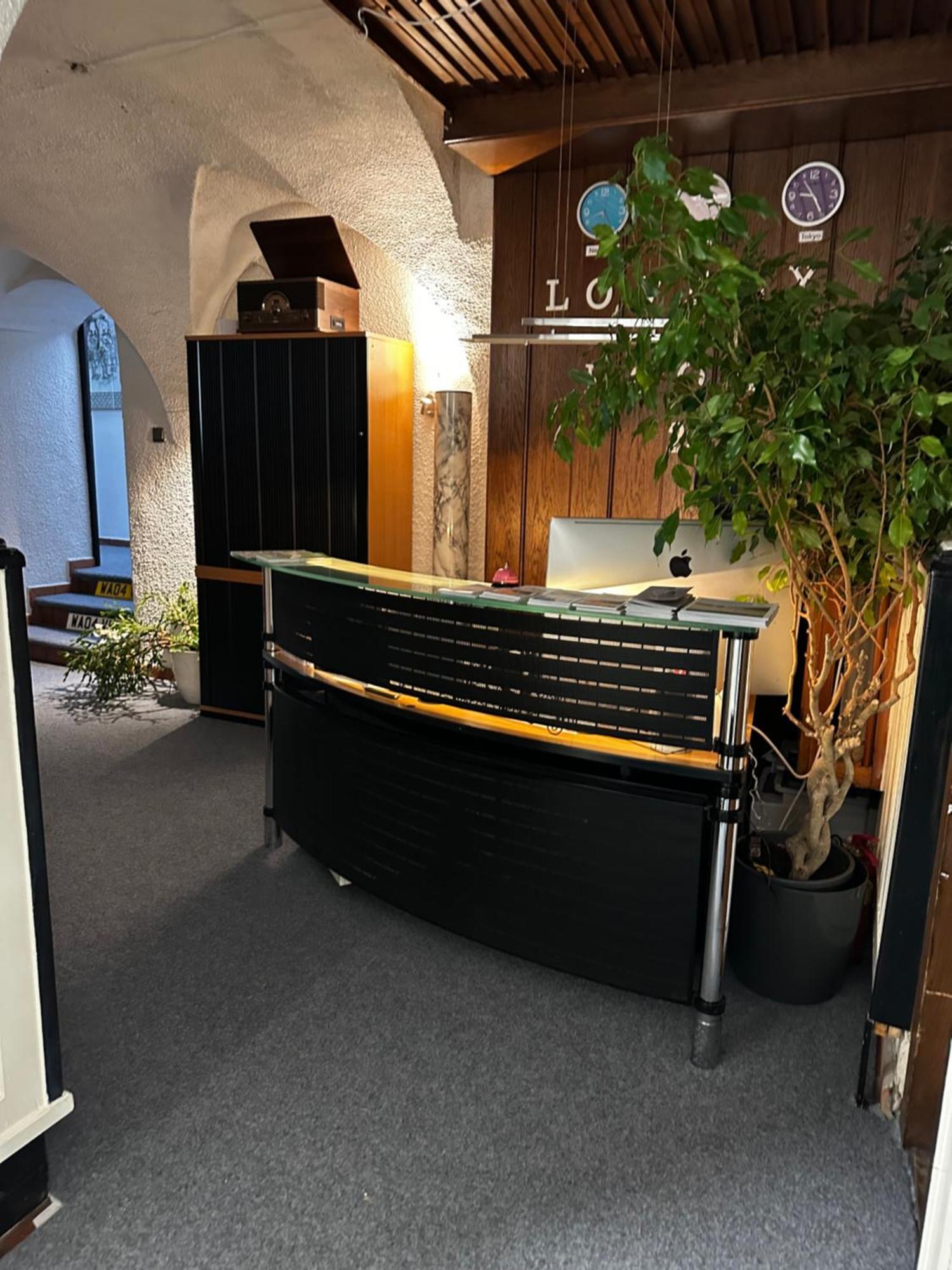 Hostel Lovely Rooms, City Center, Shared Bathroom, Windows To Corridor Villach Exteriör bild